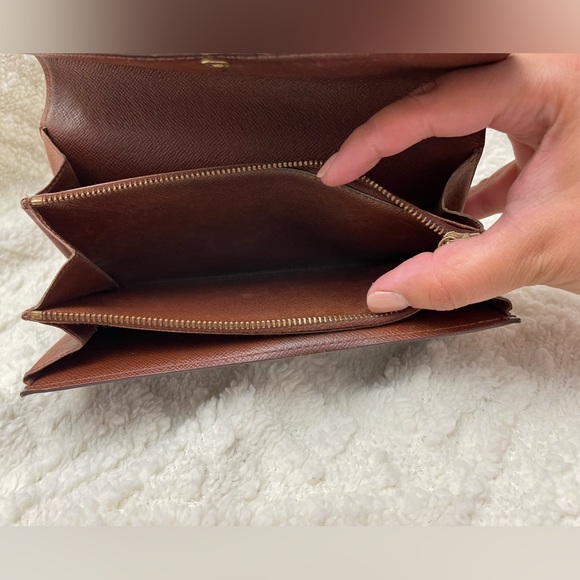 Authentic Louis Vuitton Sarah Monogram Wallet - Picture 7 of 9